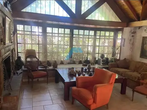 Casa 5 ambientes con 4 baños