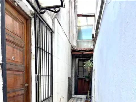 Depto Tipo Casa en Venta en Chacarita, USD 150.000