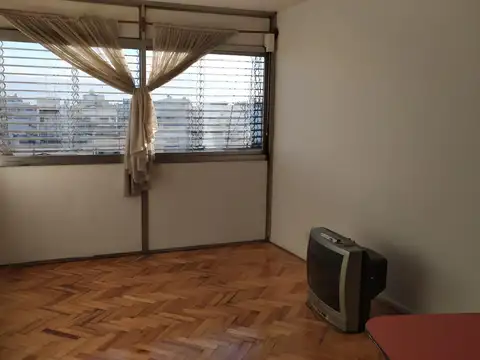 Depto 4 amb, cocina comedor diario, baño, toil. Muy lum