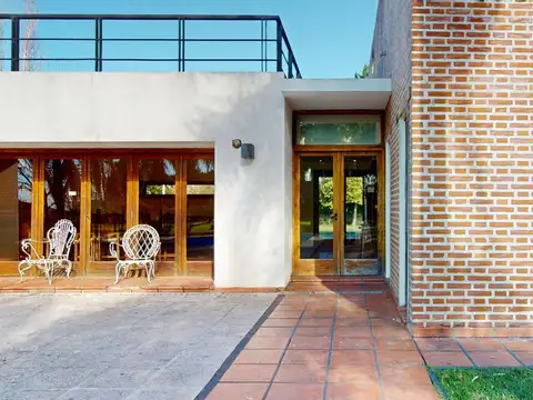 Casa en Venta con 6 cocheras