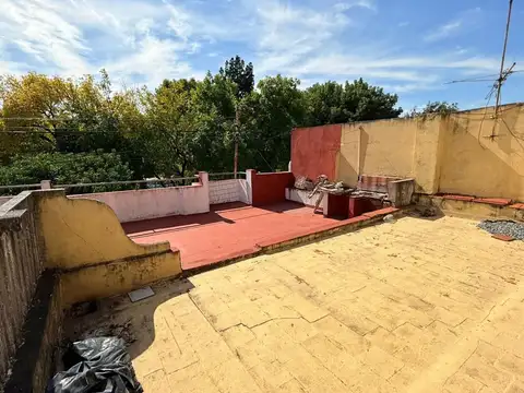 Casa 6 ambientes a reciclar, Villa Luro