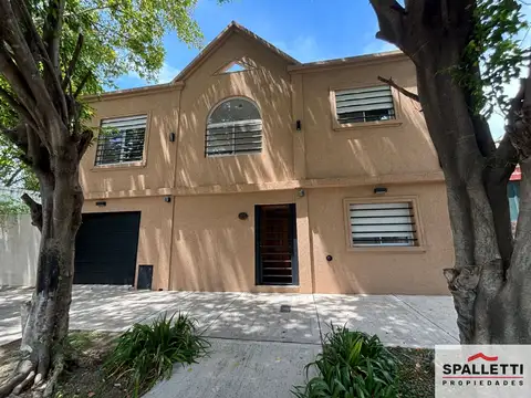 Casa en venta de 3 dormitorios c/ cochera en Haedo