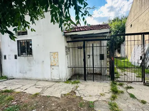 Terreno en Venta con Propiedades a reciclar en Los Hornos