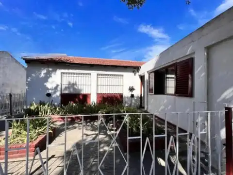 CASA EN VENTA 79 E/ 12 y 12 bis RENTA Y VIVIENDA