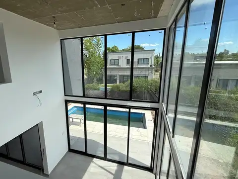 Casa en Venta en Pilar del Este - San Ramon, USD 230.000