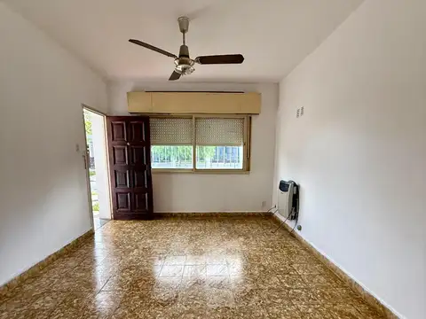 CASA CON EXELENTE DISTRIBUCION Y UBICACION (CENTRO) - VENTA - BARADERO