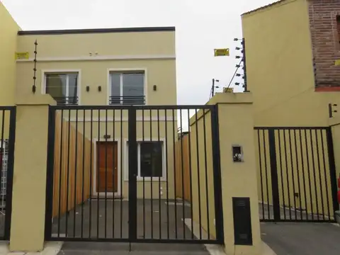 VENTA DUPLEX A ESTRENAR - HURLINGHAM -APTO CREDITO