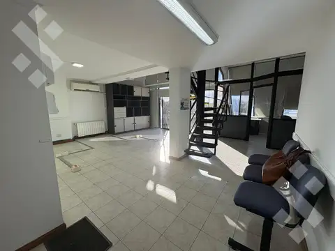 Oficina en Venta con 3 cocheras