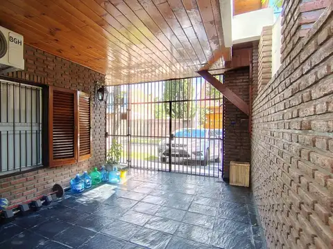 Casa 4 ambientes con 2 baños