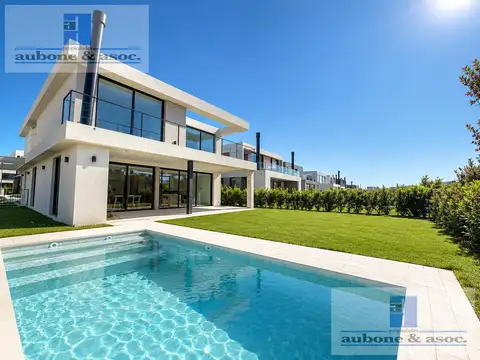 Casa a estrenar con Pileta y excelentes terminaciones