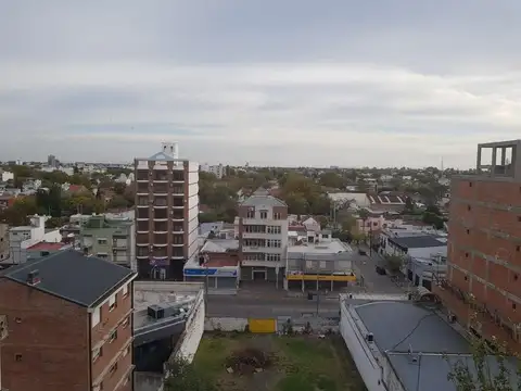 DEPARTAMENTO DE 2 AMBIENTES EN VENTA EN QUILMES CENTRO.