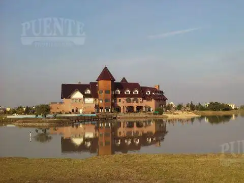 El Principado fondo al lago