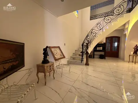 Casa en venta - 4 dormitorios + escritorio - La Loma - La Plata