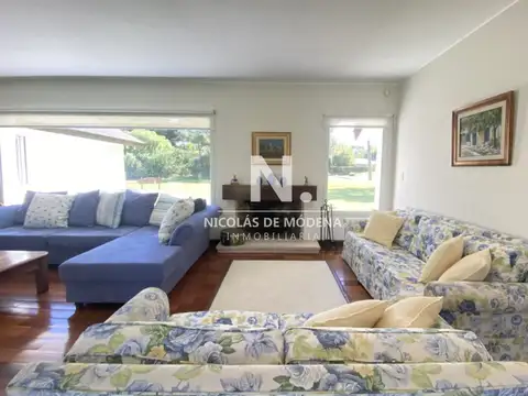 Casa 4 ambientes con 5 baños