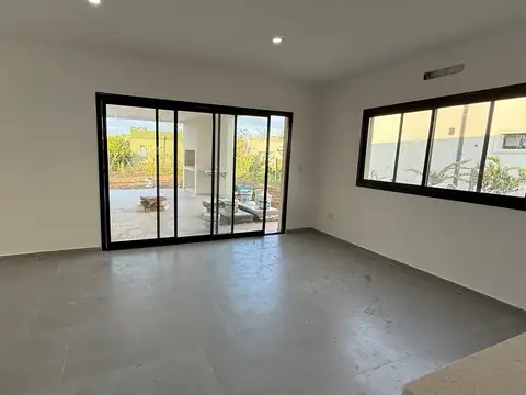 Casa en Venta en Pilar del Este - San Ramon, USD 155.000