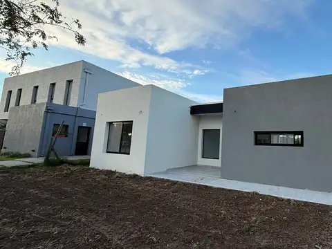 Casa  en Venta en Barrio San Ramón, Pilar del Este, Pilar
