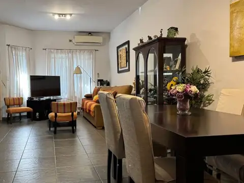 Depto Tipo Casa en Venta con 1 cocheras