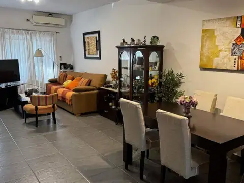 Depto Tipo Casa 4 ambientes con 2 baños