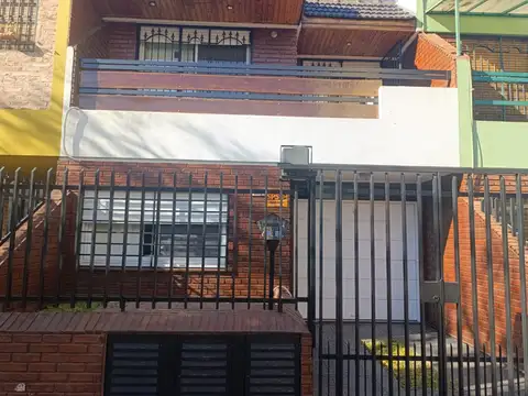 Casa  - Impecable y hermoso DUPLEX 4 AMBIENTES en Caseros Centro