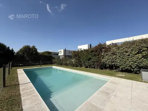 Casa 5 ambientes con 3 baños