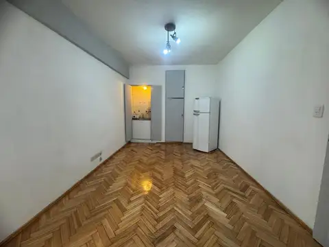 Palermo: Muy buen departamento monoambiente, buenos pisos de madera, recién pintando