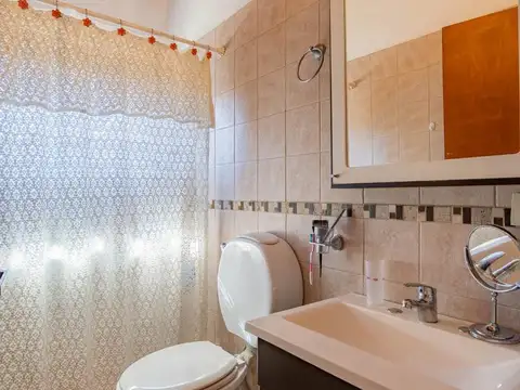 Casa 6 ambientes con 3 baños