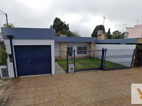 Casa en venta - 3 Dormitorios 2 Baños - Cocheras - 425Mts2 - Villa del Plata, Florencio Varela
