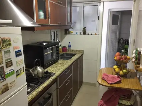 Depto 3 amb con dependencia de servicio. Totalmente externo.