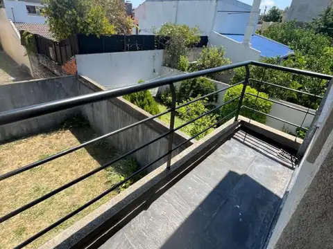 Departamento en Alquiler en Lomas Del Mirador, $ 450.000