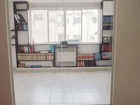 Oficina luminosa en excelente zona de tribunales!