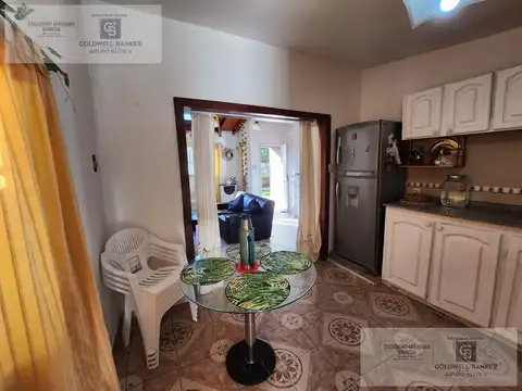 Casa 4 ambientes con 2 baños