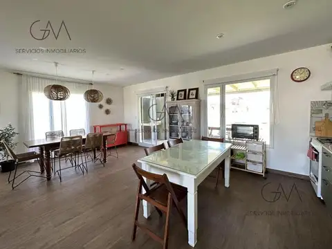 Casa 5 ambientes con 2 baños
