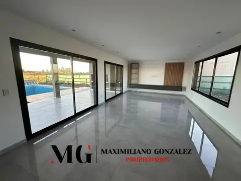 Casa 4 ambientes con 2 baños