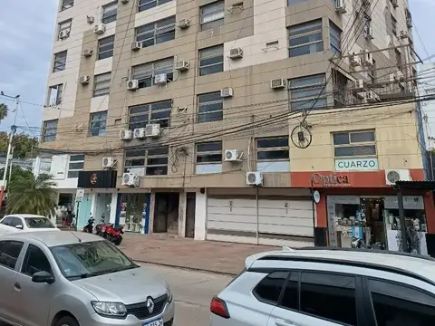 Oficina amplia 3 ambientes más estar baño kichinet