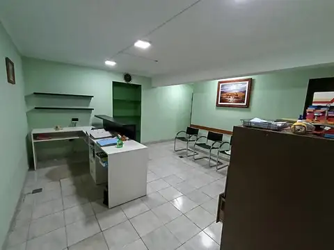 Oficina amplia 3 ambientes más estar baño kichinet
