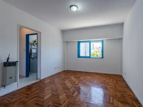 Venta depto 2 ambientes muy luminoso en Monserrat. Refaccionado. Apto credito