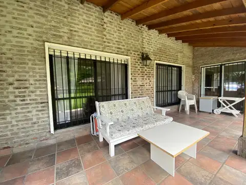 Casa 6 ambientes con 4 baños