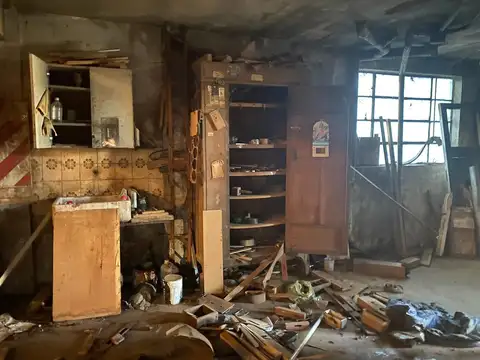 BANCALARI - GALPON CON ENTRE PISO - a reciclar