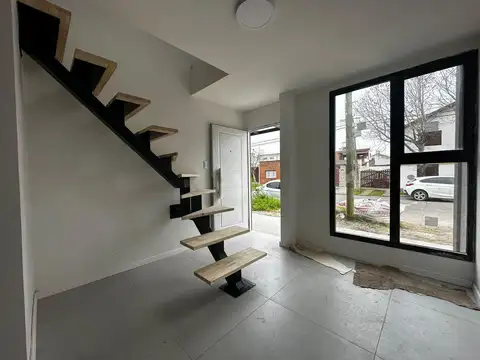Depto Tipo Casa 2 ambientes con 1 baño