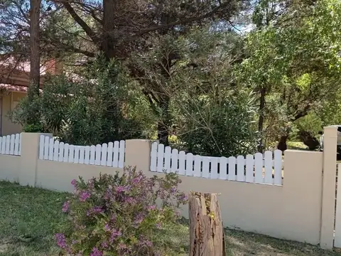 VENTA CASA  4 AMBIENTES SOBRE LOTE DE 1000 M2