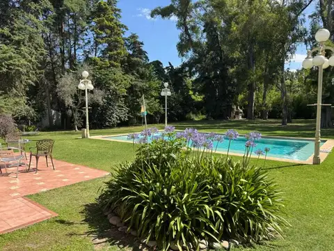 Casa en Venta con 2 cocheras