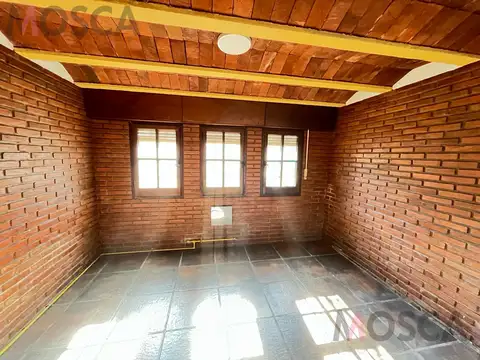 Casa 4 ambientes con 2 baños