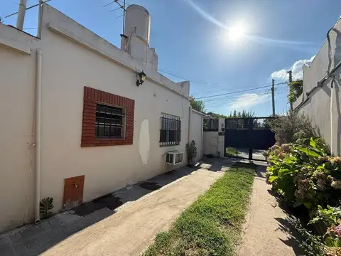 Depto Tipo Casa en Alquiler en Lomas De Zamora, $ 800.000