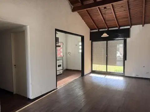 Casa en Alquiler con 1 cochera