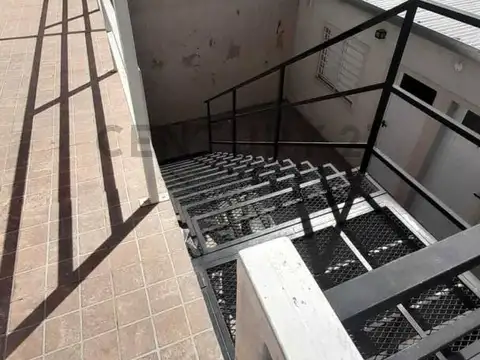 Bvar. Hipólito Irigoyen 500, Piso 0