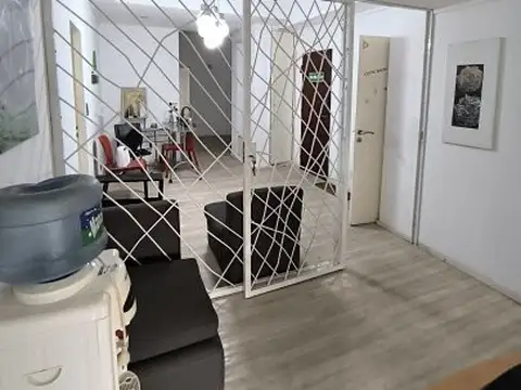 Oficina 7 ambientes con 1 baño