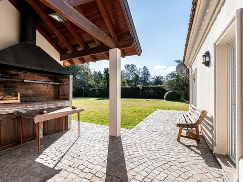 Casa en Venta con 2 cocheras