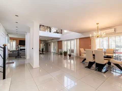 Casa 9 ambientes con 6 baños