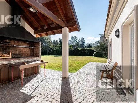Casa en Venta con 2 cocheras