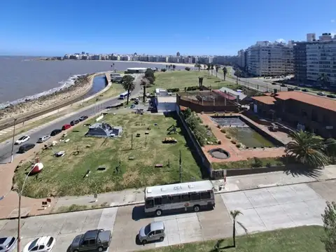 Av. Luis Alberto de Herrera 900